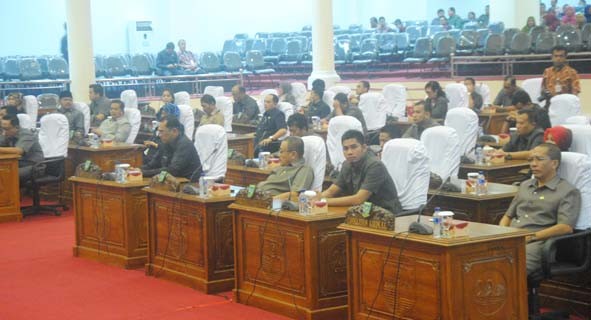 Pelaksanaan Paripurna penyampaian LKPJ 2014.